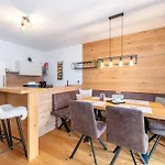 Planaiblick-lodge - By Mynests Lägenhet Schladming