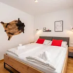 Lägenhet Planaiblick-lodge - By Mynests *
